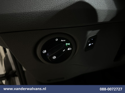 Volkswagen Crafter 2.0 TDI 140pk L3H3 L2H2 Euro6 Airco | Camera | Navigatie | Apple Carplay | Massagestoel Android Auto, Parkeersensoren, 3000kg trekvermogen foto 15