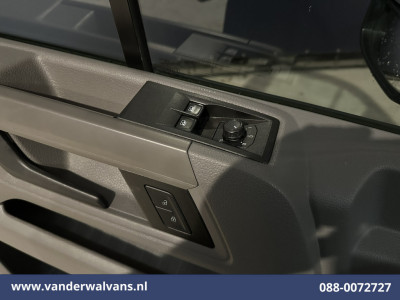 Volkswagen Crafter 2.0 TDI 140pk L3H3 L2H2 Euro6 Airco | Camera | Navigatie | Apple Carplay | Massagestoel Android Auto, Parkeersensoren, 3000kg trekvermogen foto 17