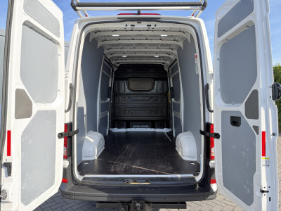 Volkswagen Crafter 2.0 TDI 141 PK / L3H3 / 2x SCHUIFDEUR / IMPERIAAL + LADDER / 3 TONS TREKHAAK / CAMERA / 3-ZITS / VERWARMDE VOORRUIT foto 9