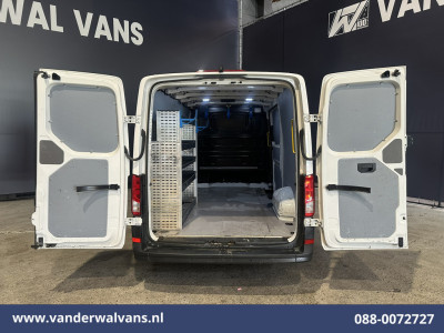 Volkswagen Crafter 2.0 TDI 141pk L3H2 L2H1 Euro6 Airco | Camera | Apple Carplay | Android Auto Parkeersensoren, Bijrijdersbank, 3000kg trekvermogen foto 2