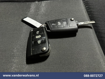 Volkswagen Crafter 2.0 TDI 141pk L3H2 L2H1 Euro6 Airco | Camera | Apple Carplay | Android Auto Stoelverwarming, 270 Graden Achterdeuren, Parkeersensoren, Bijrijdersbank foto 16