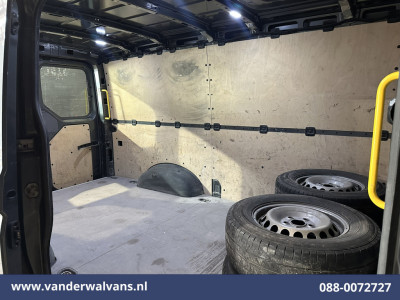 Volkswagen Crafter 2.0 TDI 141pk L3H2 L2H1 Euro6 Airco | Camera | Navigatie | LED | 3000kg Trekhaak | Cruisecontrol Android Auto, Leder, Verwarmde voorruit, Parkeersensoren, Bijrijdersbank 14