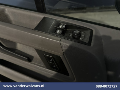 Volkswagen Crafter 2.0 TDI 141pk L3H2 L2H1 Euro6 Airco | Camera | Navigatie | LED | 3000kg Trekhaak | Cruisecontrol Android Auto, Leder, Verwarmde voorruit, Parkeersensoren, Bijrijdersbank 19