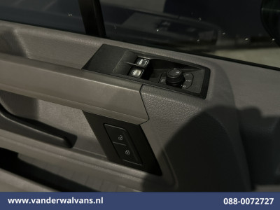 Volkswagen Crafter 2.0 TDI 141pk L3H2 L2H1 Euro6 Airco | Navigatie | Apple Carplay | Cruisecontrol | 3000kg Trekhaak Android Auto, Parkeersensoren, Bijrijdersbank foto 12