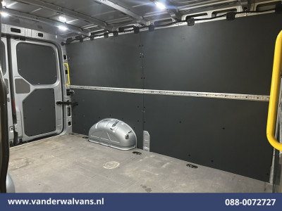 Volkswagen Crafter 2.0 TDI 141pk L3H2 L2H1 Euro6 Airco | Navigatie | Apple Carplay | Cruisecontrol | 3000kg Trekhaak Android Auto, Parkeersensoren, Bijrijdersbank foto 7