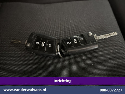 Volkswagen Crafter 2.0 TDI 141pk L3H2 L2H1 inrichting Euro6 Airco | Camera | Parkeersensoren Bijrijdersbank foto 14