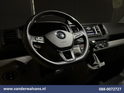 Volkswagen Crafter 2.0 TDI 141pk L3H3 L2H2 Euro6 Airco | Camera | Apple Carplay | Cruisecontrol | 3000kg Trekhaak Android Auto, Chauffeursstoel, Bijrijdersbank foto 16