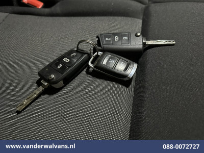 Volkswagen Crafter 2.0 TDI 141pk L3H3 L2H2 Euro6 Airco | Camera | Apple Carplay | Cruisecontrol | 3000kg Trekhaak Android Auto, Chauffeursstoel, Bijrijdersbank foto 19