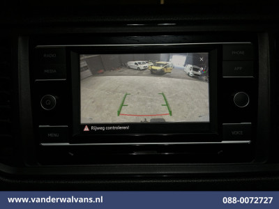 Volkswagen Crafter 2.0 TDI 141pk L3H3 L2H2 Euro6 Airco | Camera | Apple Carplay | Cruisecontrol | 3000kg Trekhaak Android Auto, Chauffeursstoel, Bijrijdersbank foto 2