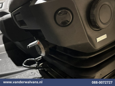 Volkswagen Crafter 2.0 TDI 141pk L3H3 L2H2 Euro6 Airco | Camera | Apple Carplay | Cruisecontrol | 3000kg Trekhaak Android Auto, Chauffeursstoel, Bijrijdersbank foto 6