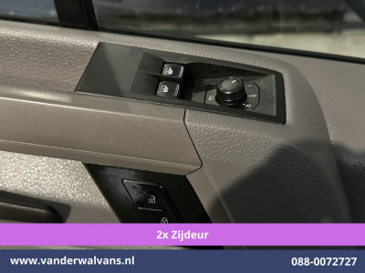 Volkswagen Crafter 2.0 TDI 141pk L4H3 L3H2 Euro6 Airco | 2x zijdeur | Camera | Apple Carplay | Android Auto Parkeersensoren, 3000kg trekvermogen, Bijrijdersbank foto 16