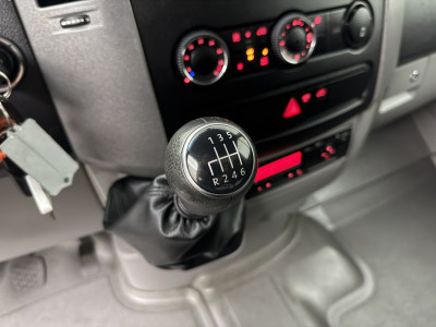 Volkswagen Crafter 2.0TDI 164PK Bakwagen+Laadklep | 3500Kg Trekhaak | Zijdeur | Navigatie | Airco | Cruise | 3-Zits 16