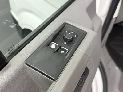 Volkswagen Crafter 2.0TDI 177PK Automaat L3H2 4x4 | 4-Motion | Imperiaal | Trekhaak | Navigatie | Camera | Airco | Cruise | 3-Zits foto 9