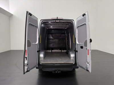 Volkswagen Crafter 2.0TDI 177PK Automaat L3H3 | Exclusive | Led | Navigatie | Camera | Multimedia | Airco | Cruise foto 4