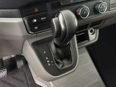 Volkswagen Crafter 2.0TDI 177PK Automaat L3H3 Highline | Trekhaak 3000Kg | Navigatie | Camera | Multimedia | Airco | Cruise | 3-Zits foto 19