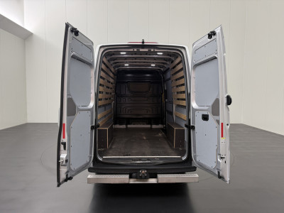 Volkswagen Crafter 2.0TDI 177PK Automaat L3H3 Highline | Trekhaak 3000Kg | Navigatie | Camera | Multimedia | Airco | Cruise | 3-Zits foto 4
