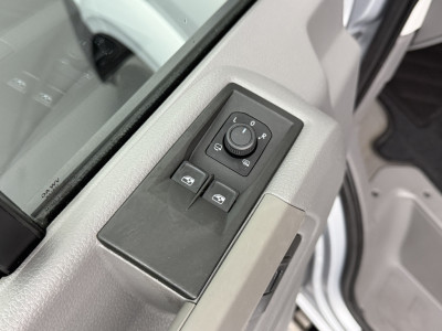 Volkswagen Crafter 2.0TDI 177PK Automaat L3H3 Highline | Trekhaak 3000Kg | Navigatie | Camera | Multimedia | Airco | Cruise | 3-Zits foto 8
