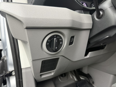 Volkswagen Crafter 2.0TDI 177PK Automaat L3H3 Highline | Trekhaak 3000Kg | Navigatie | Camera | Multimedia | Airco | Cruise | 3-Zits foto 9