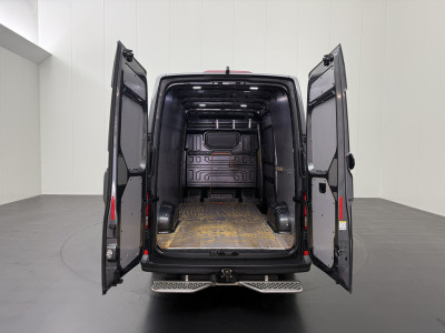 Volkswagen Crafter 2.0TDI 177PK Automaat L3H3 | Led | Exclusive | Navigatie | Camera | 3-Zits | Airco | Cruise | Trekhaak 4
