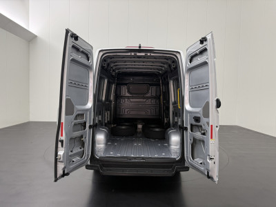 Volkswagen Crafter 2.0TDI 177PK Automaat L3H3 | Led | Standkachel | Navigatie | Camera | Airco | Cruise | 3-Zits foto 3