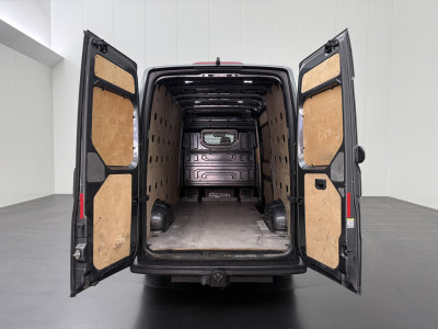 Volkswagen Crafter 2.0TDI 177PK L3H3 Highline | Leder | 3000Kg Trekhaak | Navigatie | Camera | Airco | Cruise | Betimmering 4