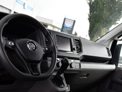 Volkswagen Crafter 2.0 TDI L3H2 Black Edition Adaptieve Cruise, Camera, Carplay, LED, 2 x Schuifdeur, 177pk, Automaat, Geveerde stoel, Massage Stoel, Trekhaak, Uniek! foto 2