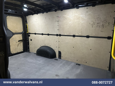 Volkswagen Crafter 2.0 TDI L3H2 L2H1 Euro6 Airco | 2500kg Trekhaak | Parkeersensoren Bijrijdersbank foto 9