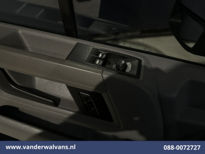 Volkswagen Crafter 2.0 TDI L3H2 L2H1 Euro6 Airco | Camera | Navigatie | Apple Carplay Parkeersensoren, Bijrijdersbank foto 16