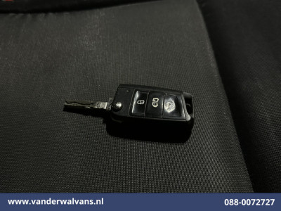 Volkswagen Crafter 2.0 TDI L3H2 L2H1 Euro6 Airco | Camera | Navigatie | Apple Carplay Parkeersensoren, Bijrijdersbank foto 17