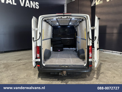 Volkswagen Crafter 2.0 TDI L3H2 L2H1 Euro6 Airco | Camera | Navigatie | Apple Carplay | Stoelverwarming Android Auto, 2500kg Trekhaak, Verwarmde voorruit, Parkeersensoren, Bijrijdersbank foto 11