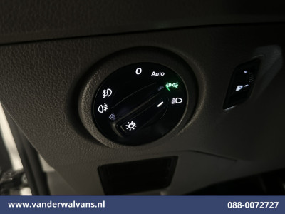 Volkswagen Crafter 2.0 TDI L3H2 L2H1 Euro6 Airco | Camera | Navigatie | Apple Carplay | Stoelverwarming Android Auto, 2500kg Trekhaak, Verwarmde voorruit, Parkeersensoren, Bijrijdersbank foto 17