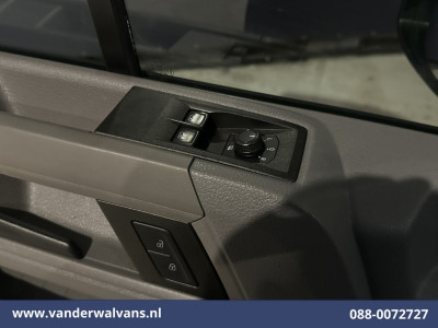 Volkswagen Crafter 2.0 TDI L3H2 L2H1 Euro6 Airco | Camera | Navigatie | Apple Carplay | Stoelverwarming Android Auto, 2500kg Trekhaak, Verwarmde voorruit, Parkeersensoren, Bijrijdersbank foto 18