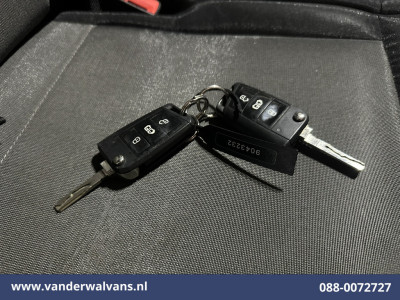 Volkswagen Crafter 2.0 TDI L3H2 L2H1 Euro6 Airco | Camera | Navigatie | Apple Carplay | Stoelverwarming Android Auto, 2500kg Trekhaak, Verwarmde voorruit, Parkeersensoren, Bijrijdersbank foto 19