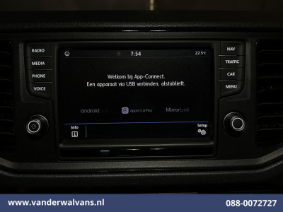 Volkswagen Crafter 2.0 TDI L3H2 L2H1 Euro6 Airco | Camera | Navigatie | Apple Carplay | Stoelverwarming Android Auto, 2500kg Trekhaak, Verwarmde voorruit, Parkeersensoren, Bijrijdersbank foto 4