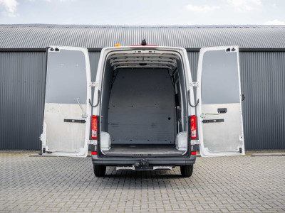 Volkswagen Crafter 2.0 TDI L3H3 | Automaat | 177 PK | Euro 6 | 3.0T Trekgewicht | Cruise | Airco | PDC foto 9