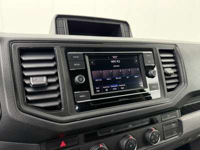 Volkswagen Crafter 2.0TDi 140PK L3H3 | Trekhaak 3000Kg | Multimedia | Camera | Airco | Cruise | 3-Zits foto 19