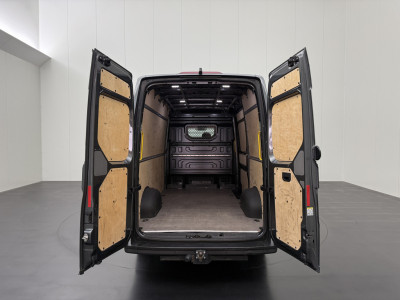 Volkswagen Crafter 2.0TDi 140PK L3H3 | Trekhaak 3000Kg | Multimedia | Camera | Airco | Cruise | 3-Zits foto 4
