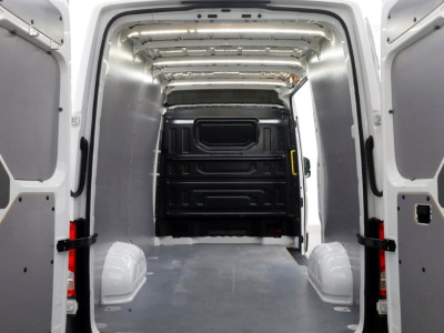 Volkswagen Crafter 30 2.0 TDI 140pk L3H3 (L2H2) Comfortline Airco/Navi/Camera 10-2022 5