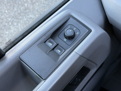Volkswagen Crafter 35 2.0 TDI 140PK L3H3 | PDC | Airco | Trekhaak 3T foto 21