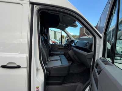 Volkswagen Crafter 35 2.0 TDI 140PK L3H3 RWD / Trekhaak / Imperiaal / App connect / Camera / Laadruimte inrichting foto 4