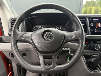 Volkswagen Crafter 35 2.0 TDI 177 PK / L3H3 / CAMERA / CRUISE / 3.5 TON TREKKEN / 3-ZITS / AIRCO / CARPLAY / GEVEERDE STOEL / 3500 KG AHG foto 10