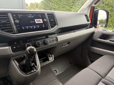 Volkswagen Crafter 35 2.0 TDI 177 PK / L3H3 / CAMERA / CRUISE / 3.5 TON TREKKEN / 3-ZITS / AIRCO / CARPLAY / GEVEERDE STOEL / 3500 KG AHG foto 12