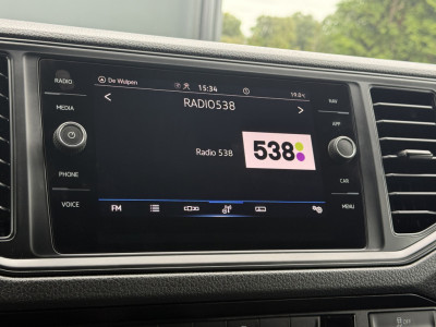 Volkswagen Crafter 35 2.0 TDI 177 PK / L3H3 / CAMERA / CRUISE / 3.5 TON TREKKEN / 3-ZITS / AIRCO / CARPLAY / GEVEERDE STOEL / 3500 KG AHG foto 13