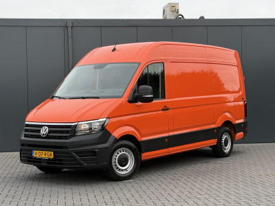 Volkswagen Crafter 35 2.0 TDI 177 PK / L3H3 / CAMERA / CRUISE / 3.5 TON TREKKEN / 3-ZITS / AIRCO / CARPLAY / GEVEERDE STOEL / 3500 KG AHG foto 2