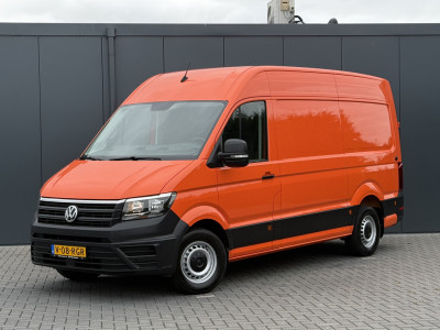 Volkswagen Crafter 35 2.0 TDI 177 PK / L3H3 / CAMERA / CRUISE / 3.5 TON TREKKEN / 3-ZITS / AIRCO / CARPLAY / GEVEERDE STOEL / 3500 KG AHG foto 2
