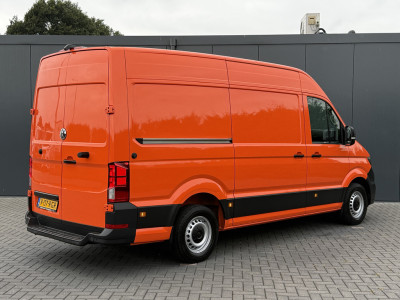 Volkswagen Crafter 35 2.0 TDI 177 PK / L3H3 / CAMERA / CRUISE / 3.5 TON TREKKEN / 3-ZITS / AIRCO / CARPLAY / GEVEERDE STOEL / 3500 KG AHG foto 3