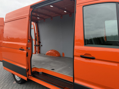 Volkswagen Crafter 35 2.0 TDI 177 PK / L3H3 / CAMERA / CRUISE / 3.5 TON TREKKEN / 3-ZITS / AIRCO / CARPLAY / GEVEERDE STOEL / 3500 KG AHG foto 7