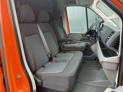 Volkswagen Crafter 35 2.0 TDI 177 PK / L3H3 / CAMERA / CRUISE / 3.5 TON TREKKEN / 3-ZITS / AIRCO / CARPLAY / GEVEERDE STOEL / 3500 KG AHG foto 8