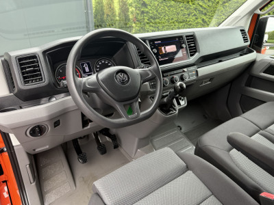 Volkswagen Crafter 35 2.0 TDI 177 PK / L3H3 / CAMERA / CRUISE / 3.5 TON TREKKEN / 3-ZITS / AIRCO / CARPLAY / GEVEERDE STOEL / 3500 KG AHG foto 9
