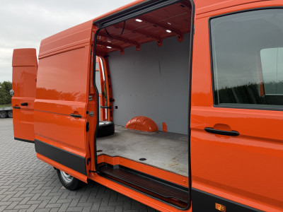 Volkswagen Crafter 35 2.0 TDI 177 PK / VERKOCHT! / L3H3 / CAMERA / CRUISE / 3.5 TON TREKKEN / 3-ZITS / AIRCO / CARPLAY / GEVEERDE STOEL / 3500 KG AHG foto 6